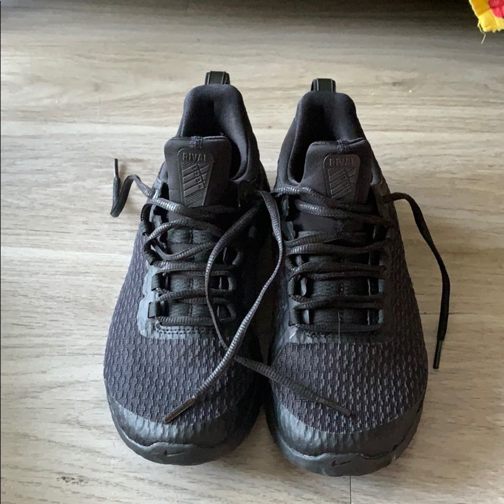 Black Nike sneakers only worn 1x they’re too tight